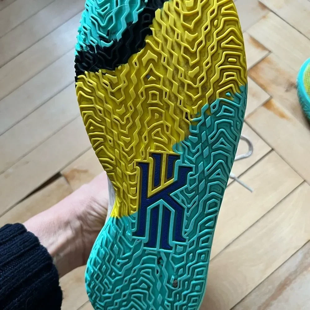 Nike Kyrie SpongeBob Athletic Shoes size 5.5 - Picture 7 of 9